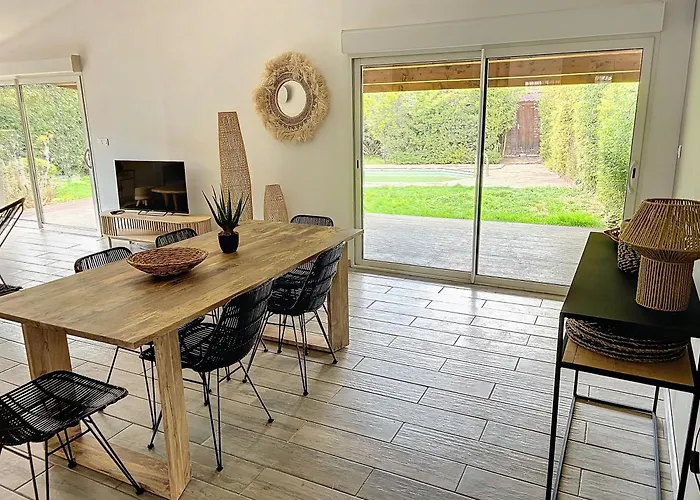 Villa De Nichée Dans La Garrigues, à 10 Minutes D'avignon