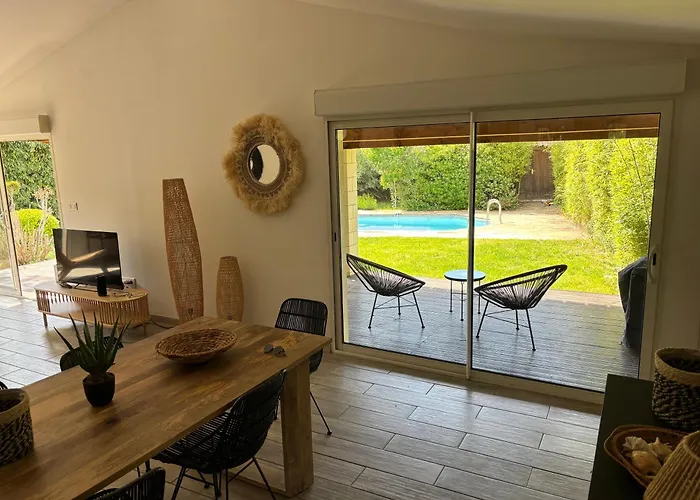 Villa De Nichée Dans La Garrigues, à 10 Minutes D'avignon