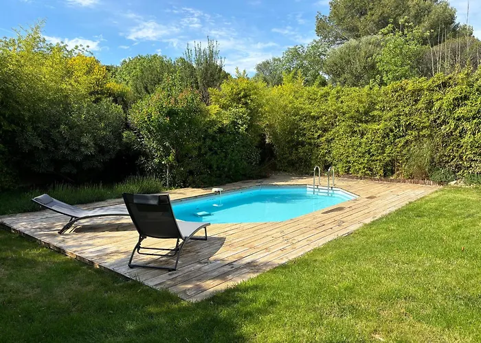 De Nichée Dans La Garrigues, à 10 Minutes D'avignon Villa