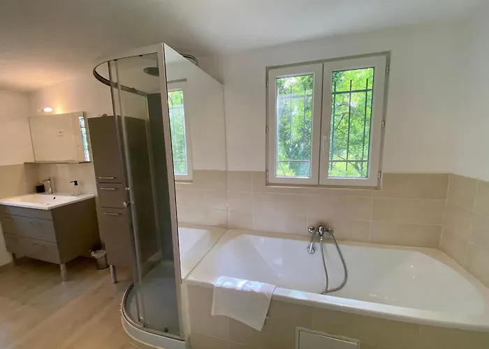 Villa De Nichée Dans La Garrigues, à 10 Minutes D'avignon
