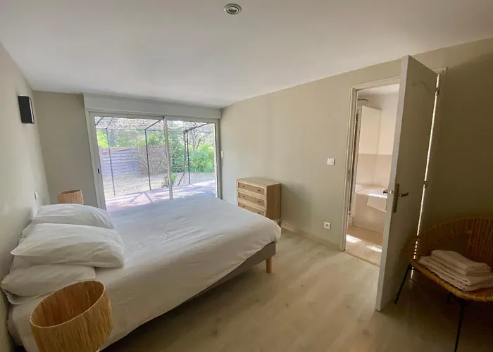 De Nichée Dans La Garrigues, à 10 Minutes D'avignon *