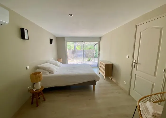 De Nichée Dans La Garrigues, à 10 Minutes D'avignon Villa