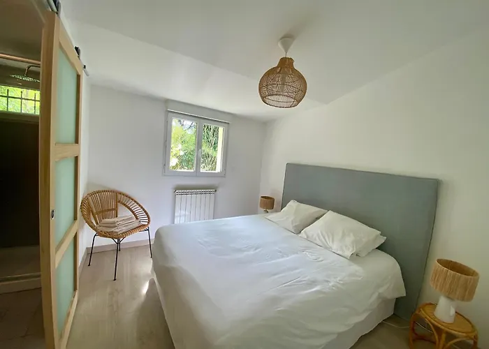 Villa De Nichée Dans La Garrigues, à 10 Minutes D'avignon