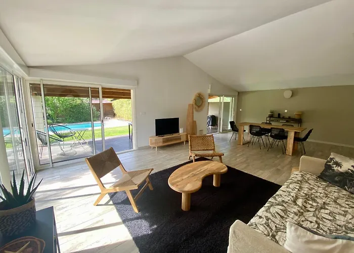 De Nichée Dans La Garrigues, à 10 Minutes D'avignon